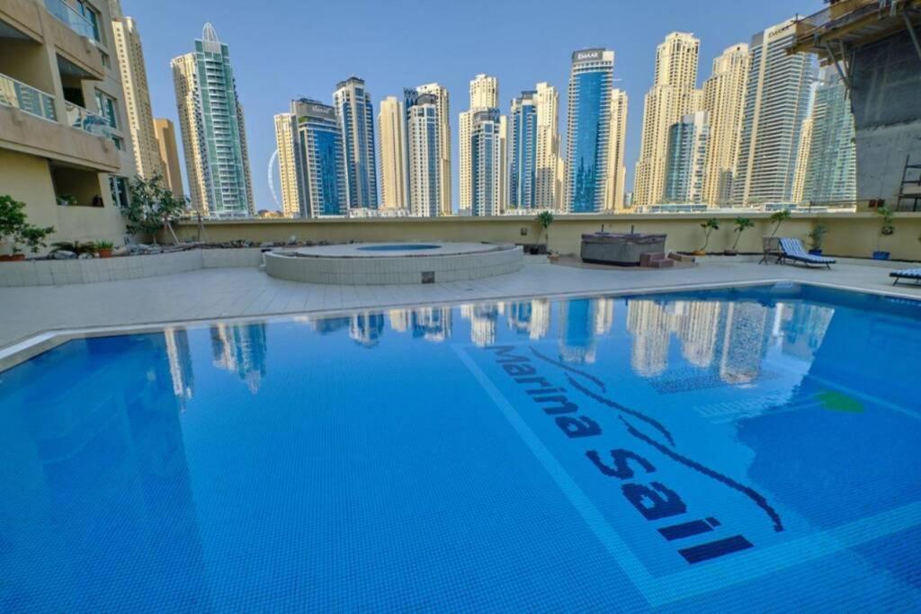 Lovely 1-Bedroom Apartment In The Heart Of Dubai Marina Екстер'єр фото